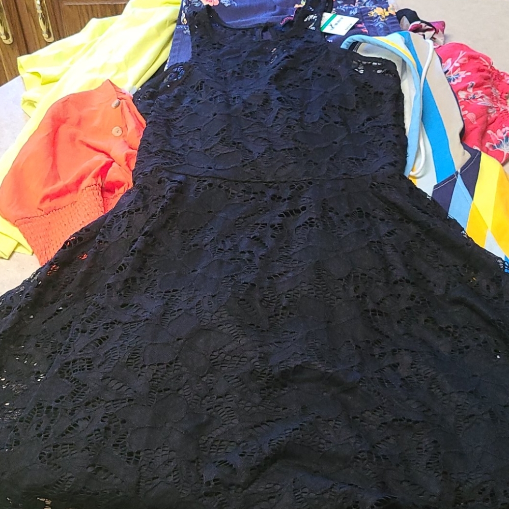 Juniors Reseller Not So Mystery Box - Picture 5 of 8